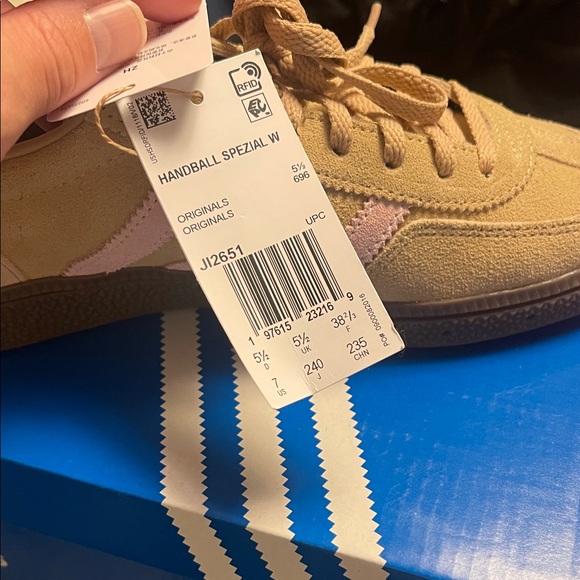 Adidas Handball Spezial W in Black and Red - Picture 6 of 6